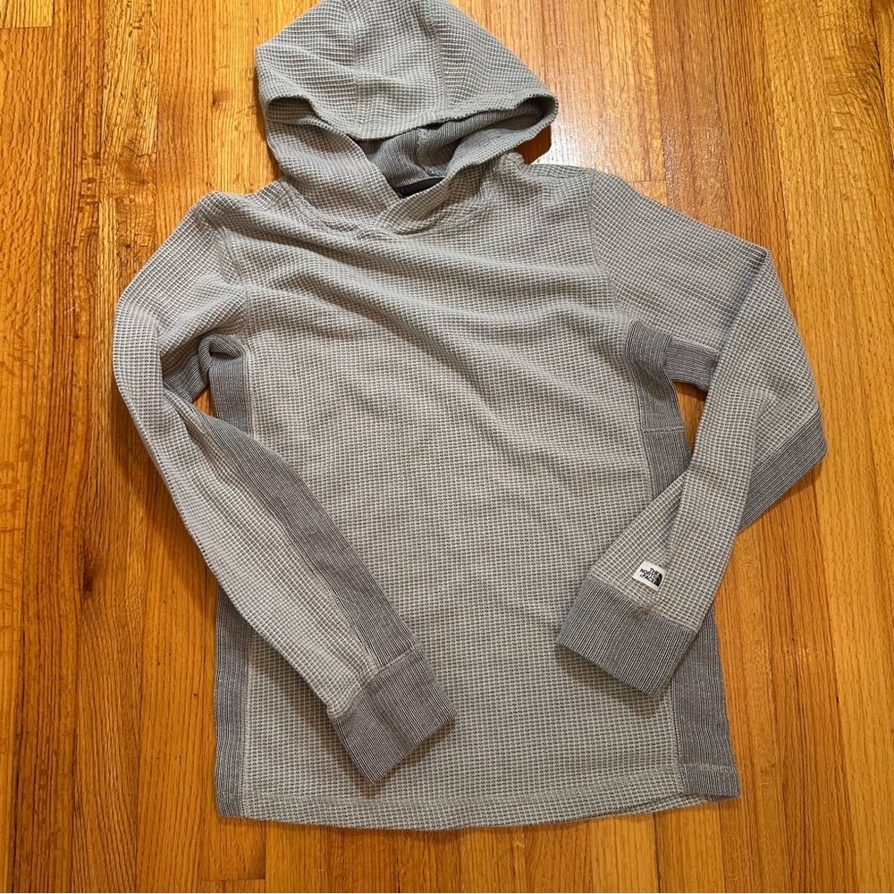 The North Face Men’s gray waffle-knit thermal pullover hoodie size M (v)